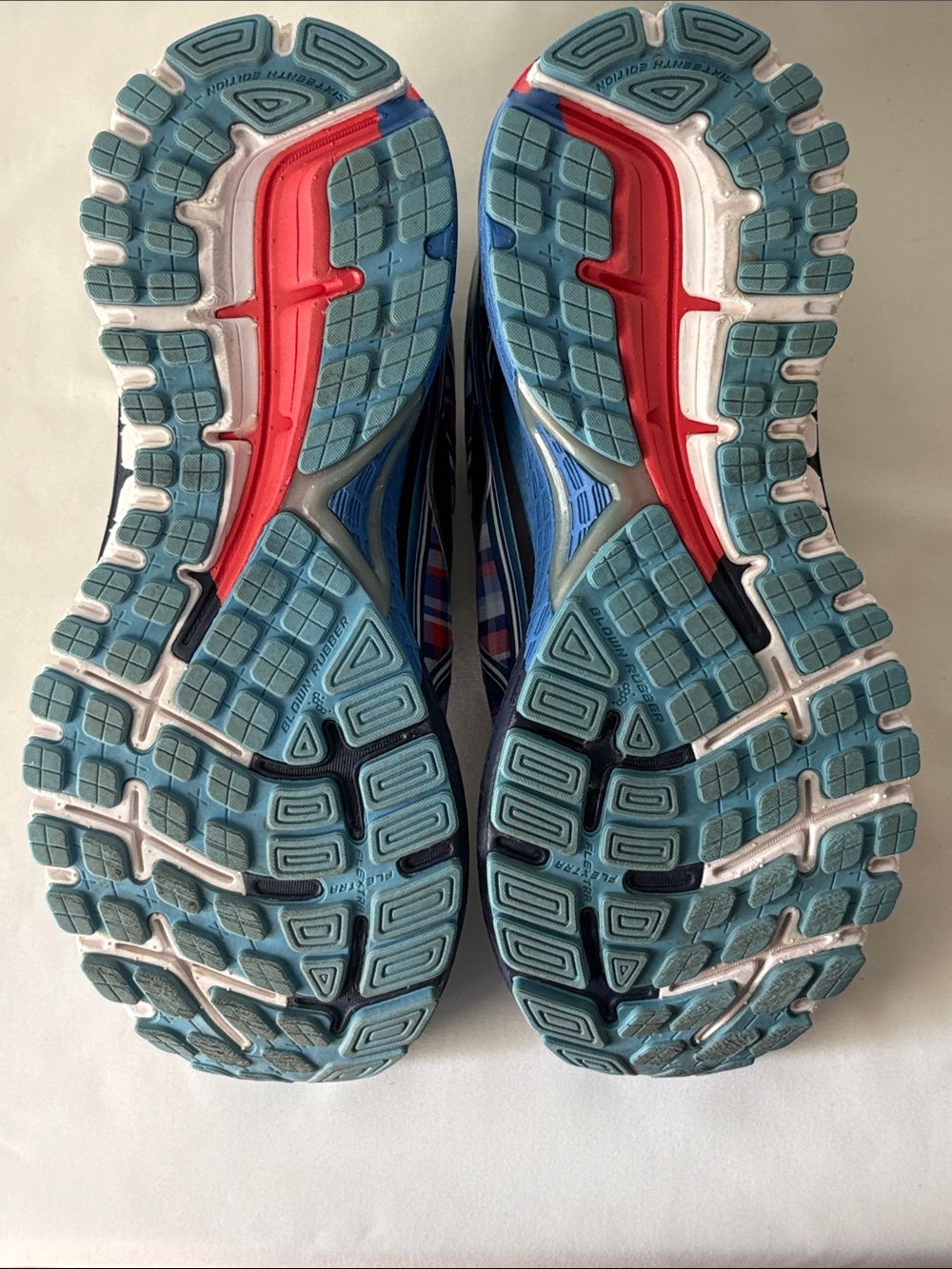 Brooks “Nantucket” Adrenaline 16 Boston Marathon Plaid Running Shoes - Picture 12 of 16